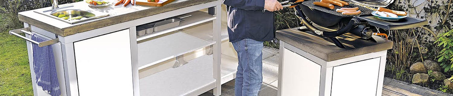 Udekøkken med hjemmelavet betonbordplade Udekøkken med betonbordplade